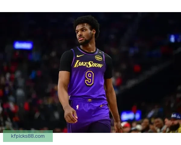 布朗尼背靠背连胜带领南湾湖人13战全胜 雷迪克称赞其努力表现