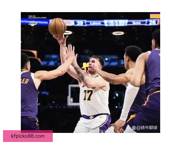 东契奇复出砍下42分12助 湖人力克骑士里夫斯艾顿发挥出色 东契奇复出砍下42分12助 湖人力克骑士里夫斯艾顿发挥出色